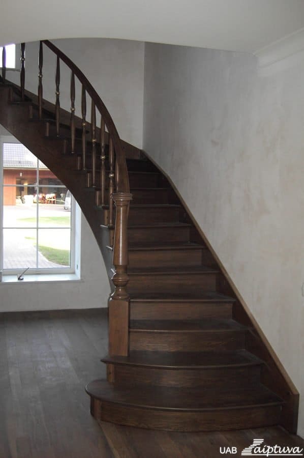 Wooden staircase with wooden railings U1